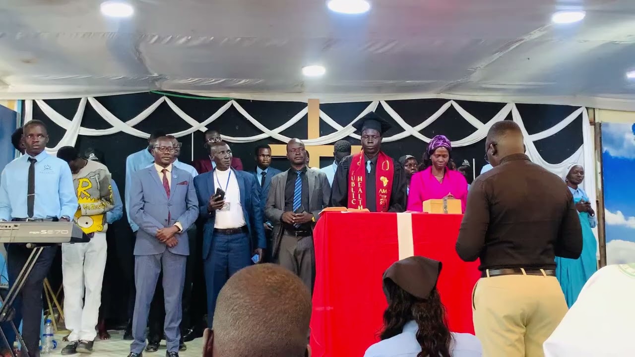   Ɛ cäŋ mi gɔa on buay James graduation 