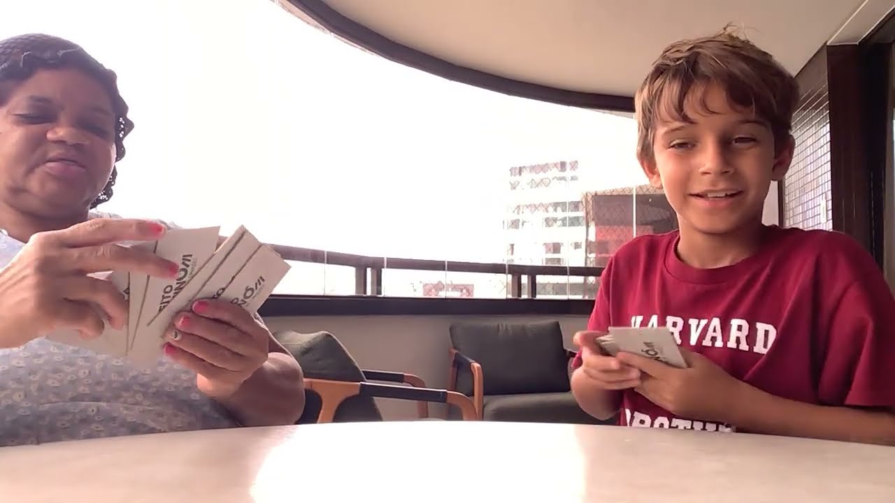 Jogando dominó com minha babá