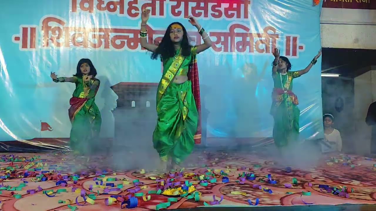 ऋषिका थोरात, काव्या चव्हाण आणि गार्गी देसले. आई गोधळ मांडते. 