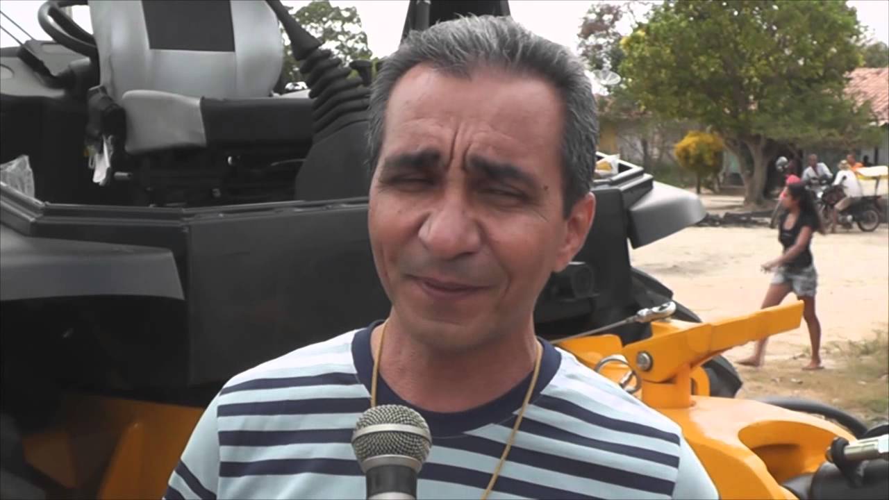 entrega da restroescavadeira de Igarapé do meio