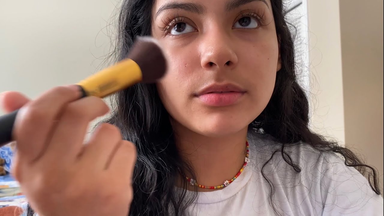 ASMR Upclose whisper[brushes visual]