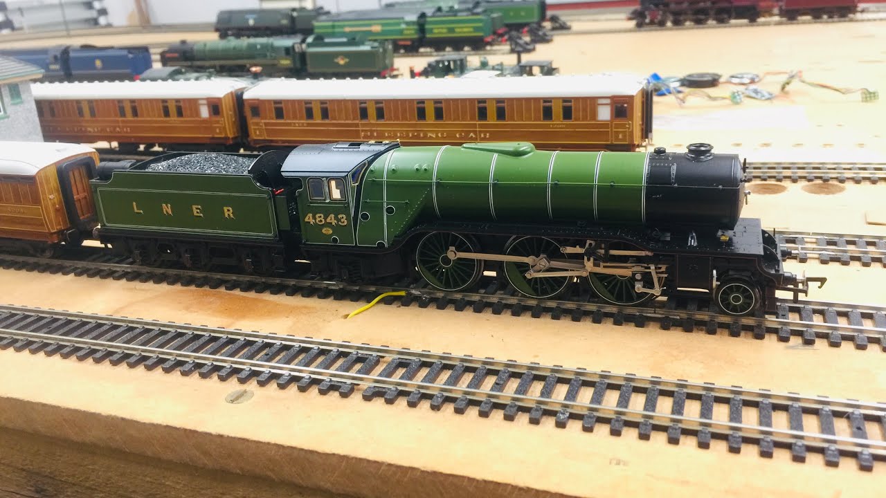 Bachmann/Rails Of Sheffield V2 Gresley 2-6-2 Steam Locomotives
