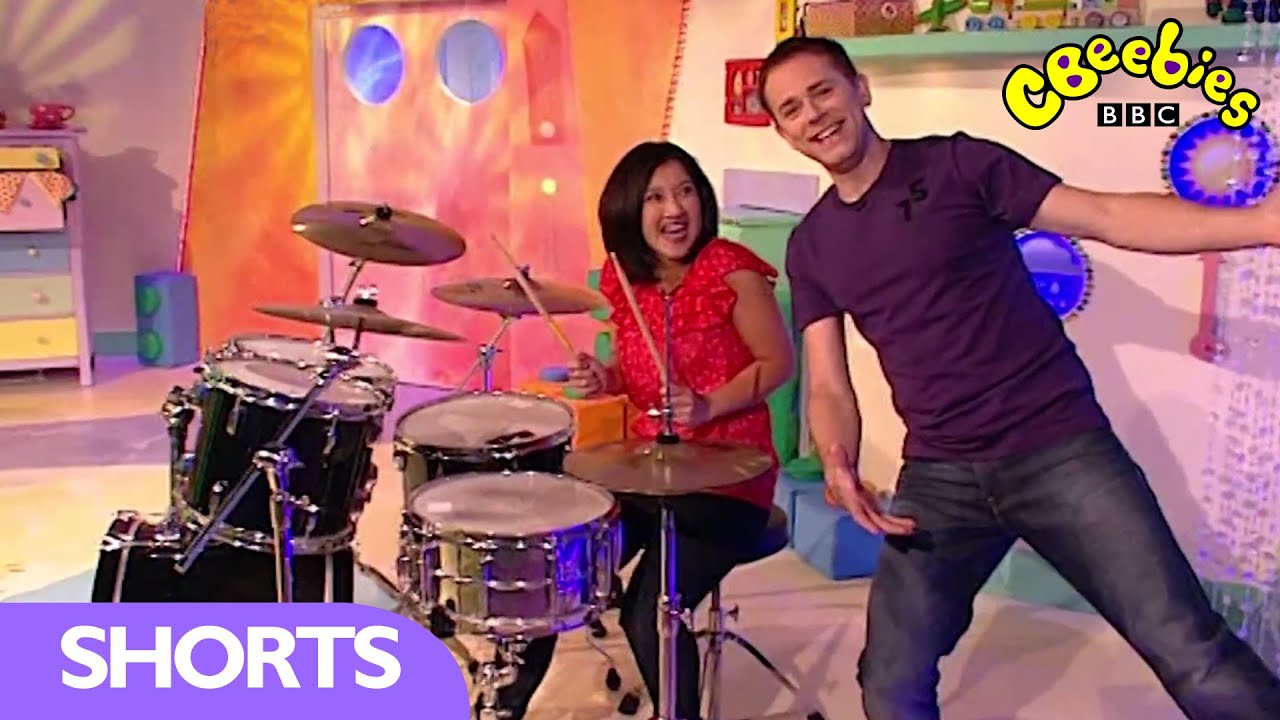 CBeebies: Drums and Giants - Show Me Show Me