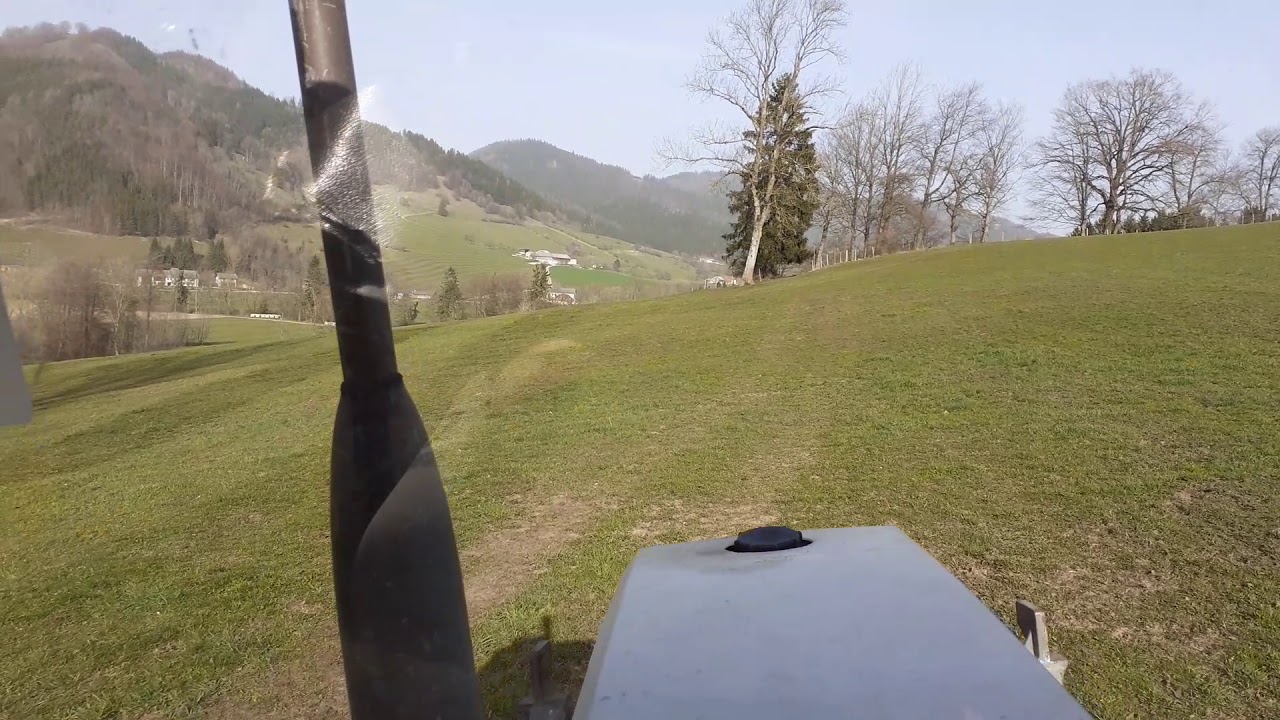 Steyr 8075 mit Wiesenhexe (Wiesenegge)