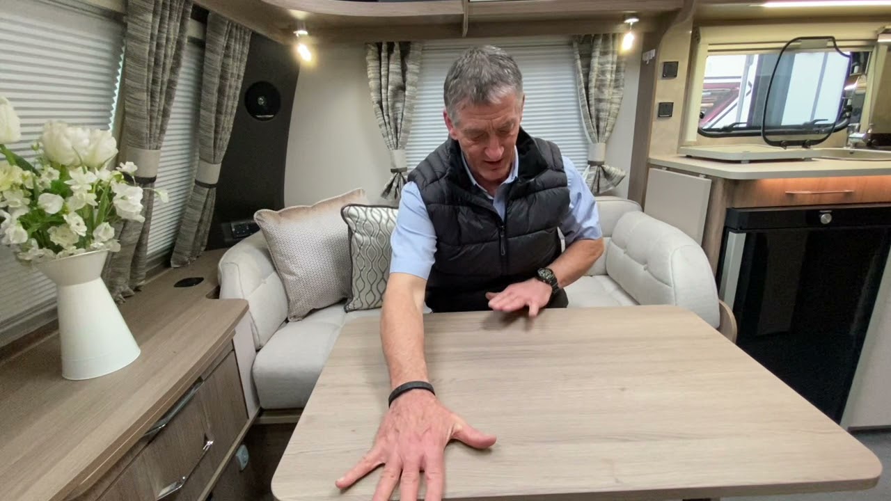 Front table demonstration - Coachman VIP 2021