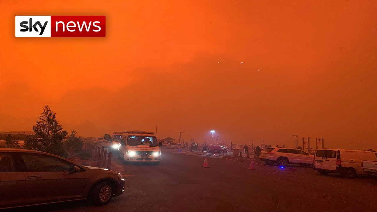 Australia bushfires: Thousands evacuated from Mallacoota