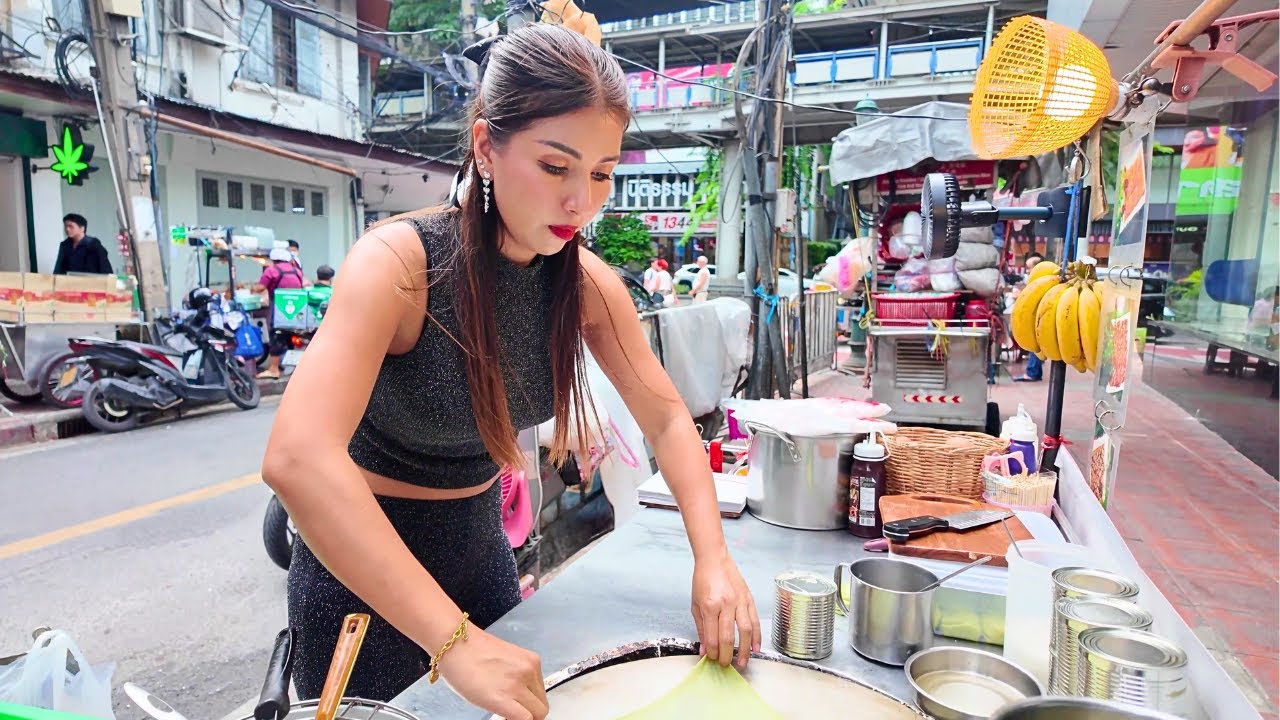 The Most Popular ROTI LADY in Bangkok | A Day with Puy Roti Lady