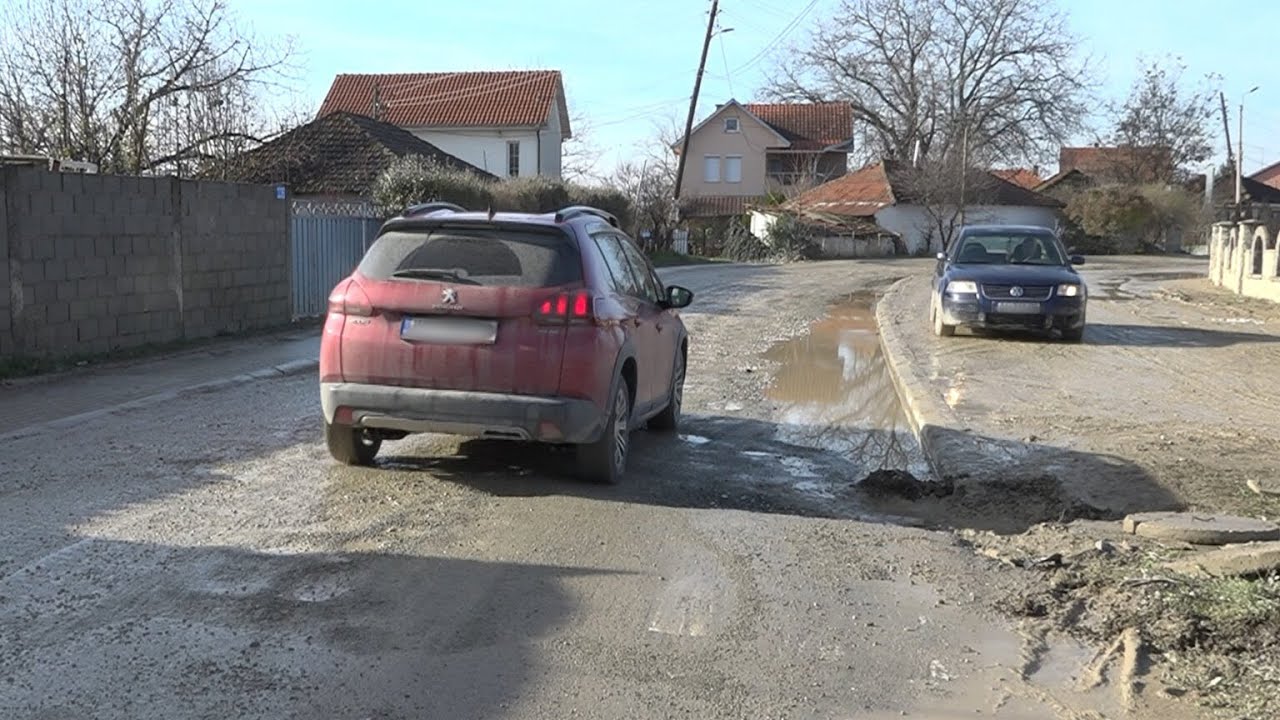 Laplje Selo: Blato, voda i rupe na sve strane. Započeta rekonstrukcija ulice stala, građani ogorčeni