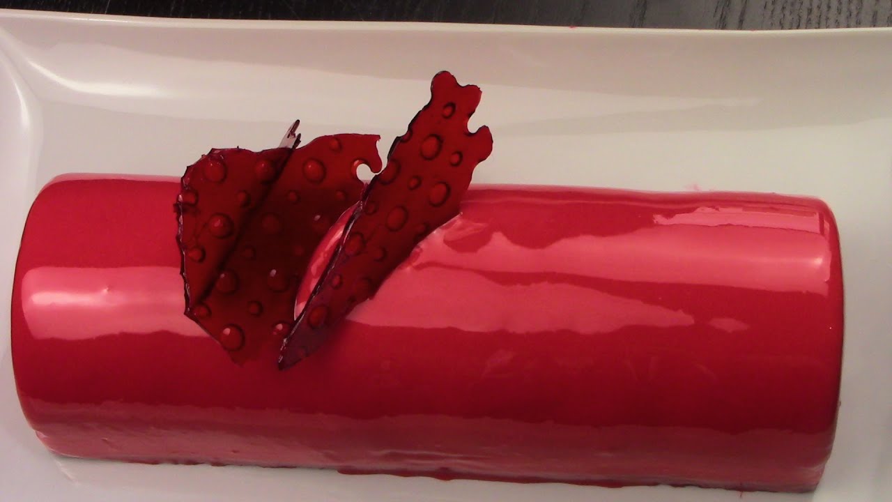 CREMOSO DE FRESAS CON GLASEADO ROJO DE ESPEJO