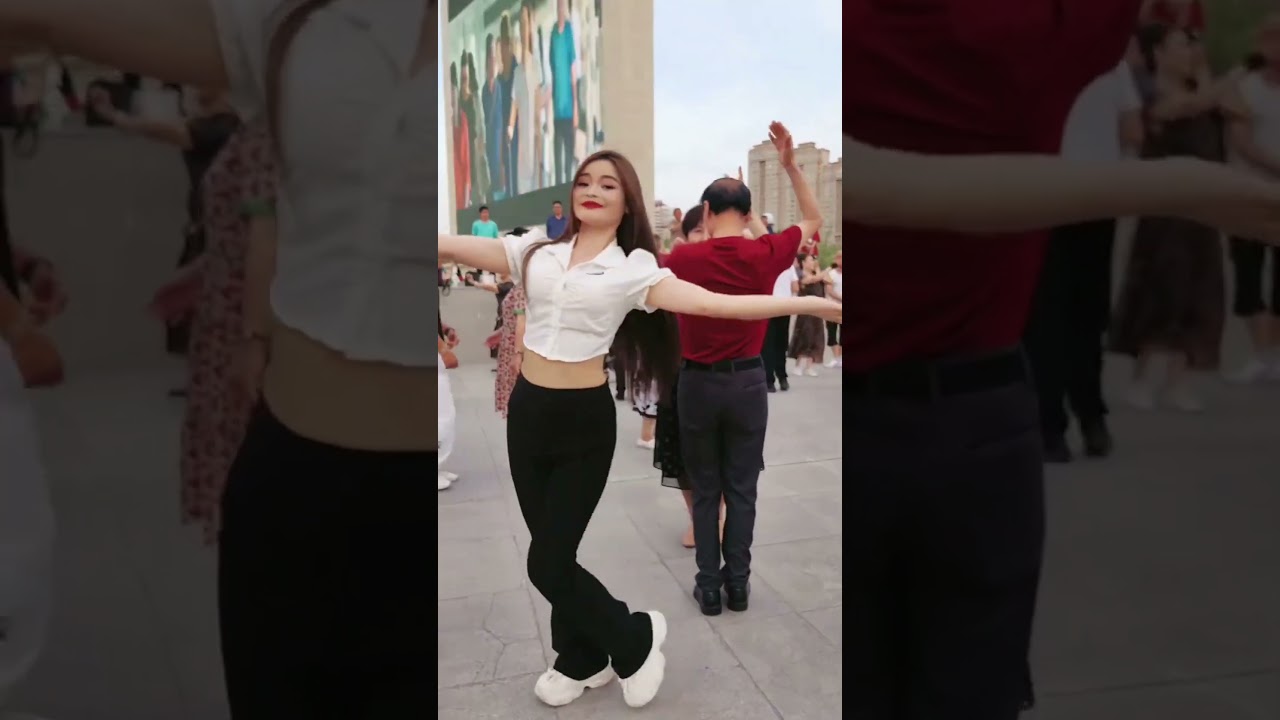 Beautiful Uyghur woman, beautiful Xinjiang dance! 