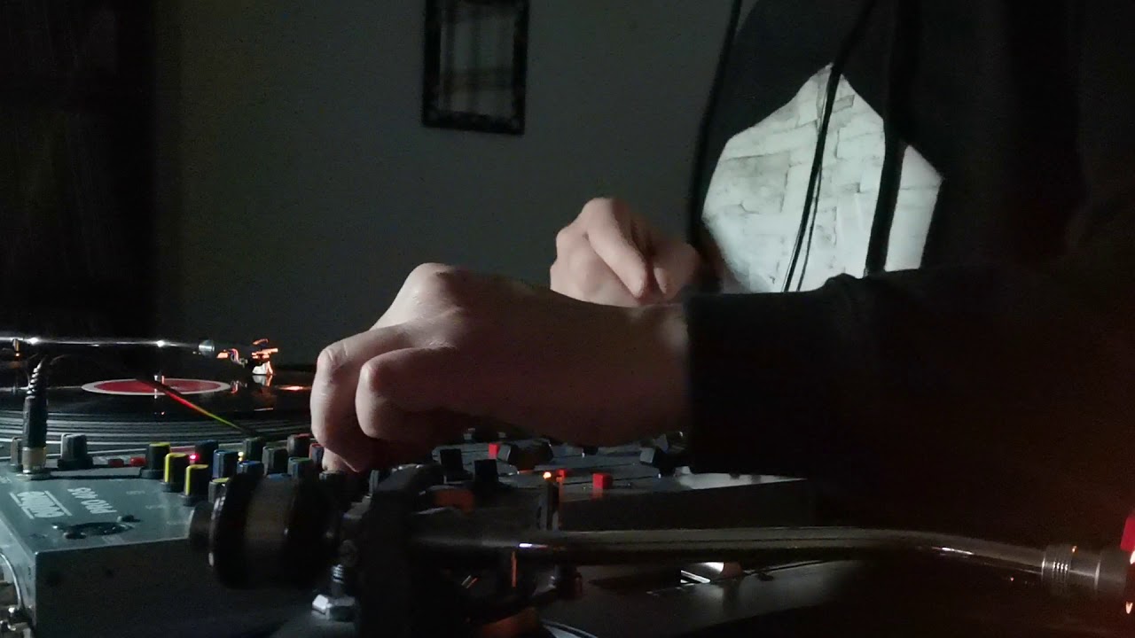 Hand Movement. Vinyl Session 001 ILLY VADAK
