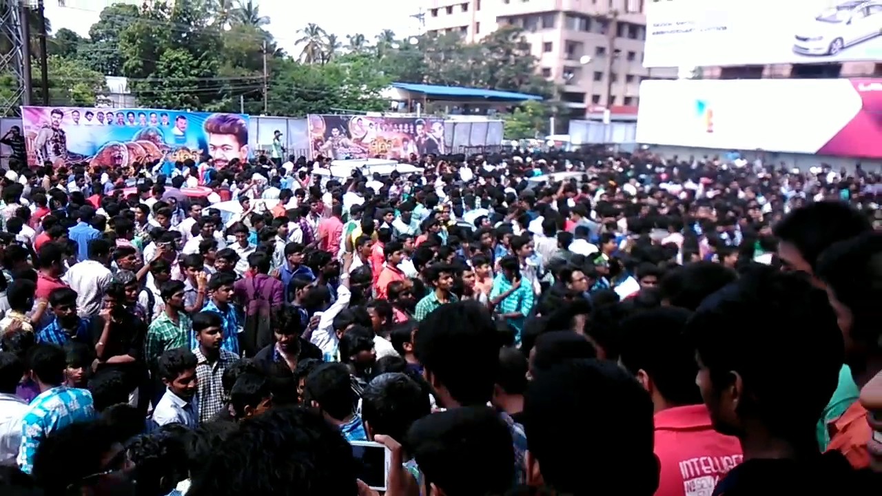 VIJAY FANS Mass Crowd | Ganga theatre | Covai