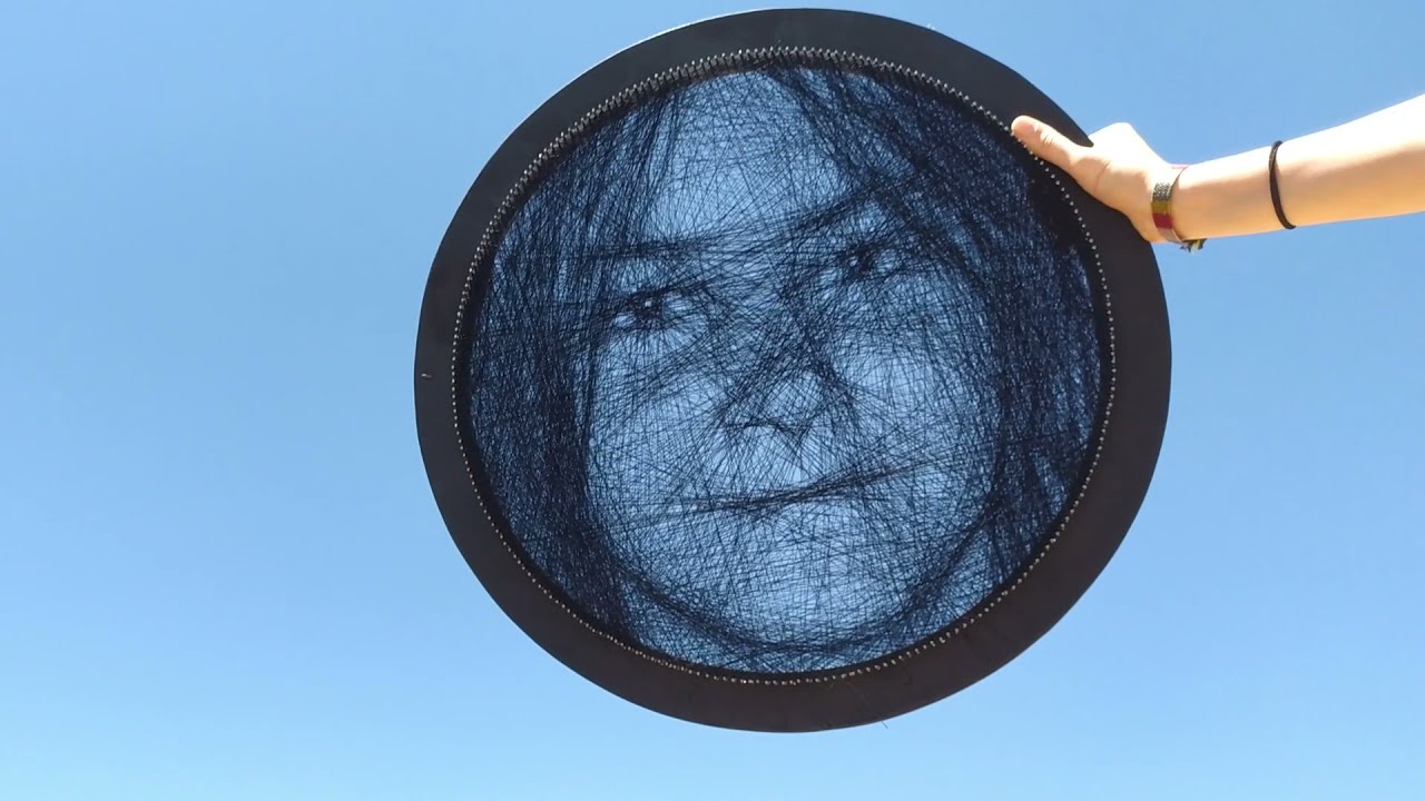 Autorretrato con hilo