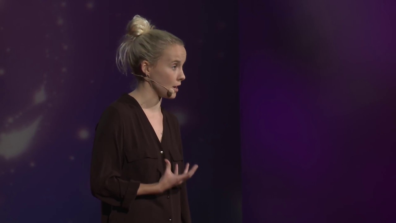 Pourquoi rester quand tout nous pousse à partir ? | Cécile Coulon | TEDxClermont