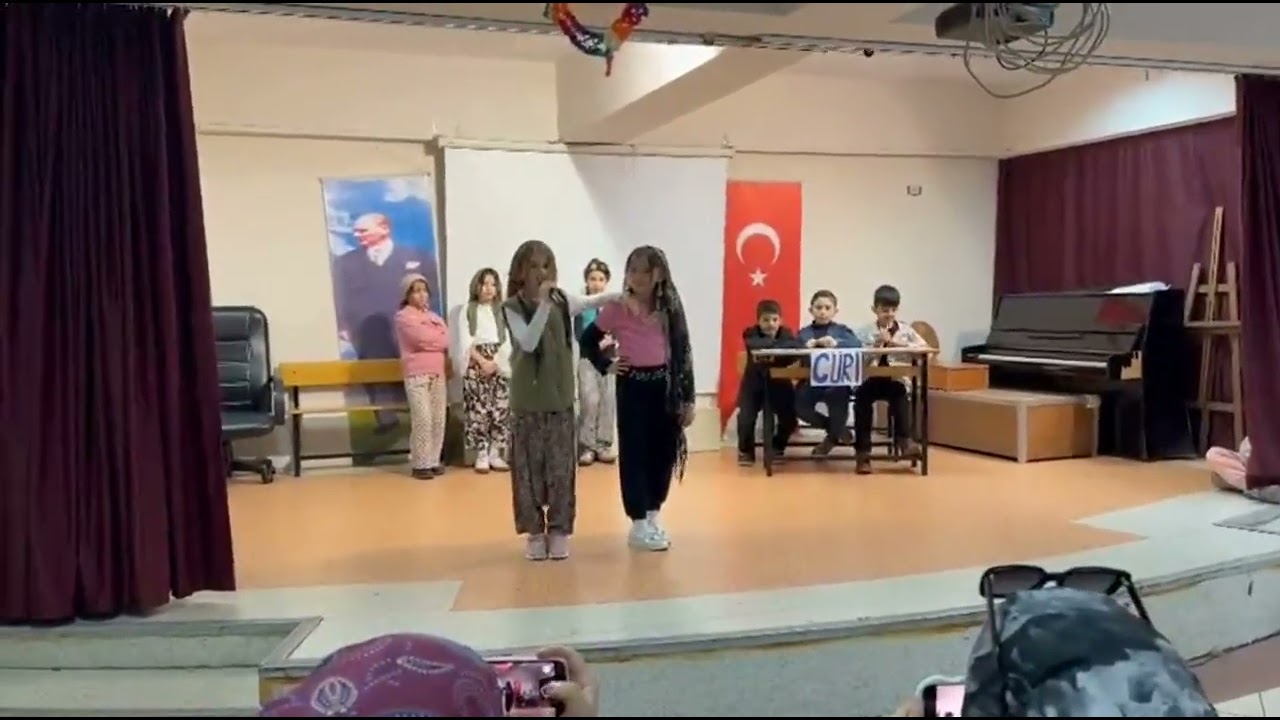 Kır çiçeklerimin başarıyla sahnelediği 