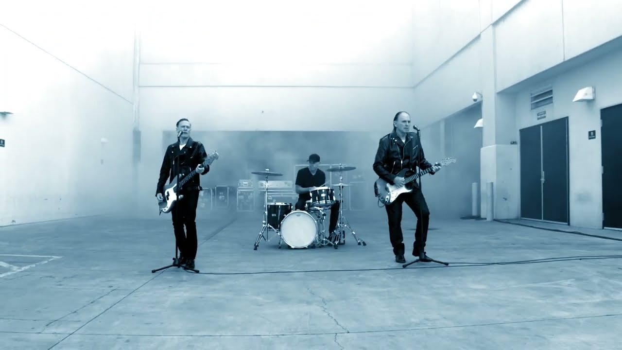 Bryan Adams - You Lift Me Up