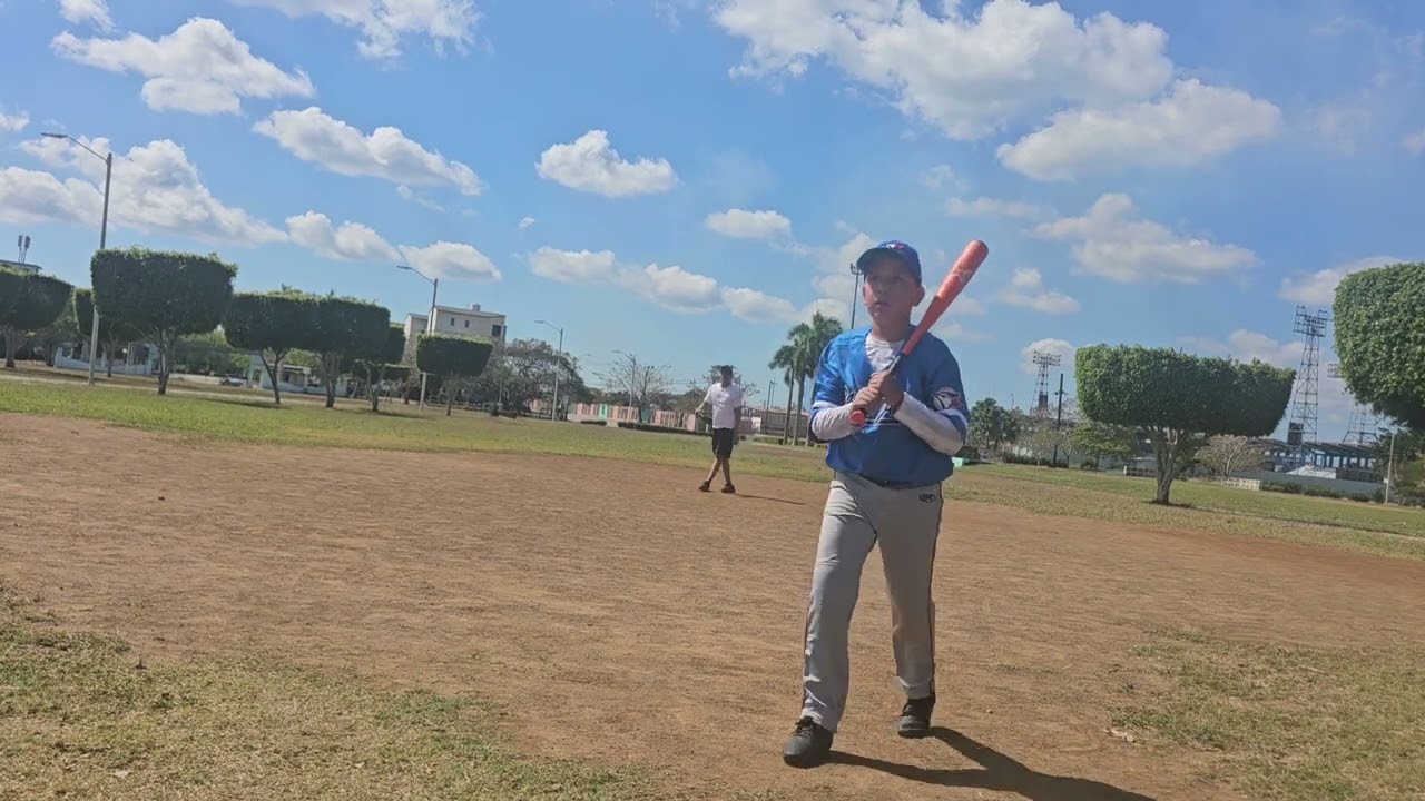 Testing AXE Bat strato 2, really good exit velocity 💪🏼💪🏼💪🏼🫶🫶🫶