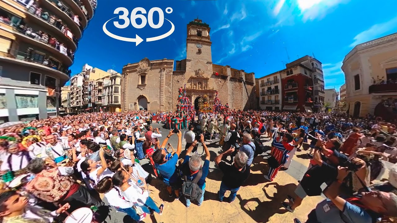 Entrada de la Mare de Dèu de la Salut a l´esglèsia (Parroquia) Algemesí- video en 360 graus