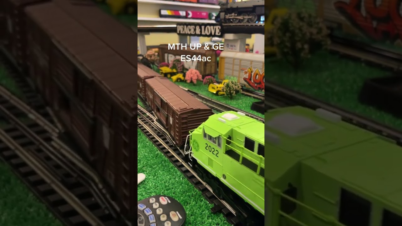 MTH UP & GE ES44ac 