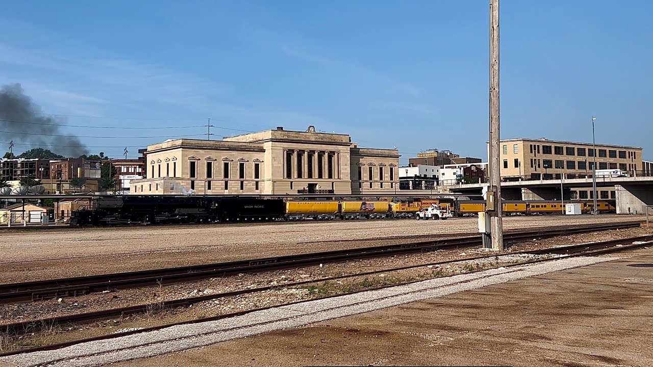 Union Pacific 4014’s 2023 Home Run Express Enters Omaha, Nebraska