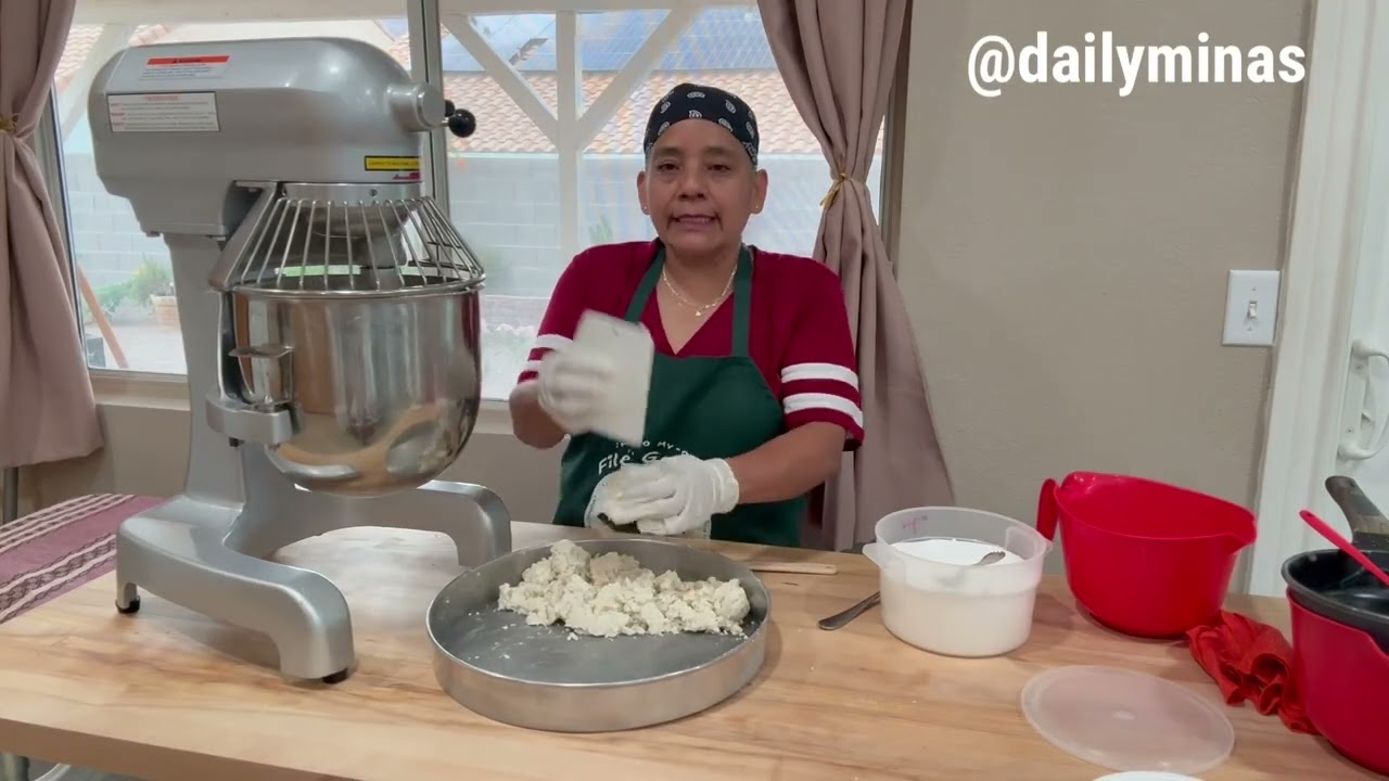 Preparando la masa para los tamales 🫔 