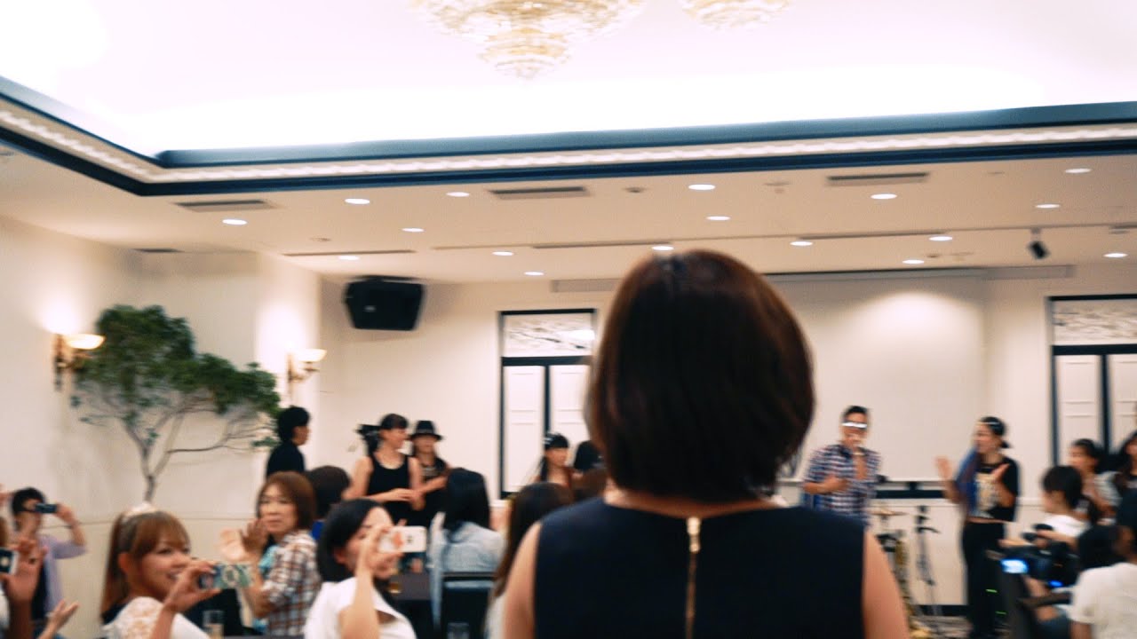 【 フラッシュモブ 】音楽ライブ中に サプライズ プロポーズ ！ 