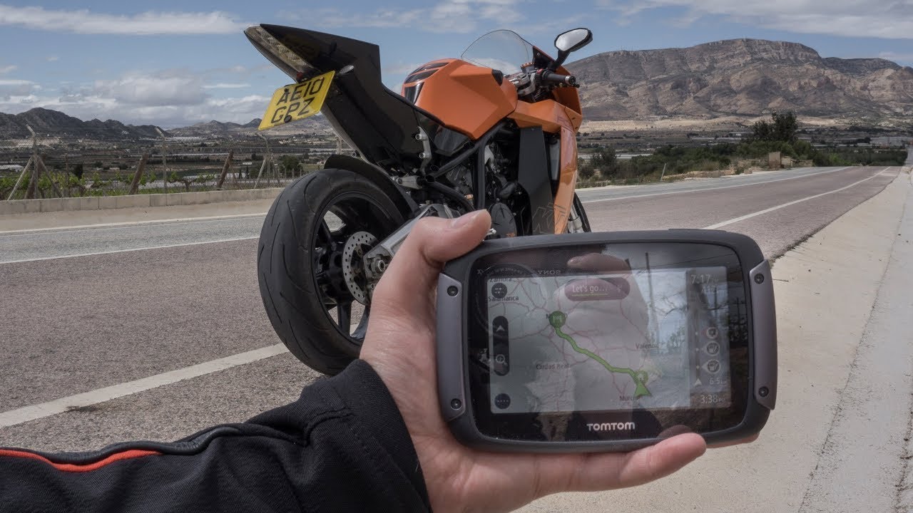 Best Motorcycle GPS in 2020? (TomTom Rider 550 Review)