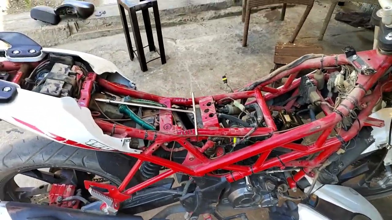 كارثه في موتوسيكل بنيلي tnt 150 i وكيفية التعامل الصحيح مع Benelli tnt 150 i