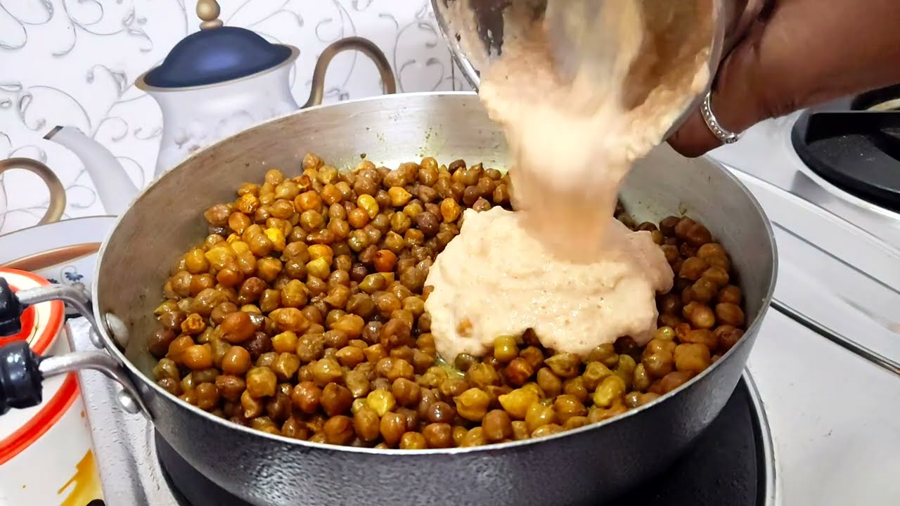 सूजी की खस्ता करी पूरी और मसालेदार काले चने की  रेसिपी मेरे बच्चों को बहुत पसंद आई