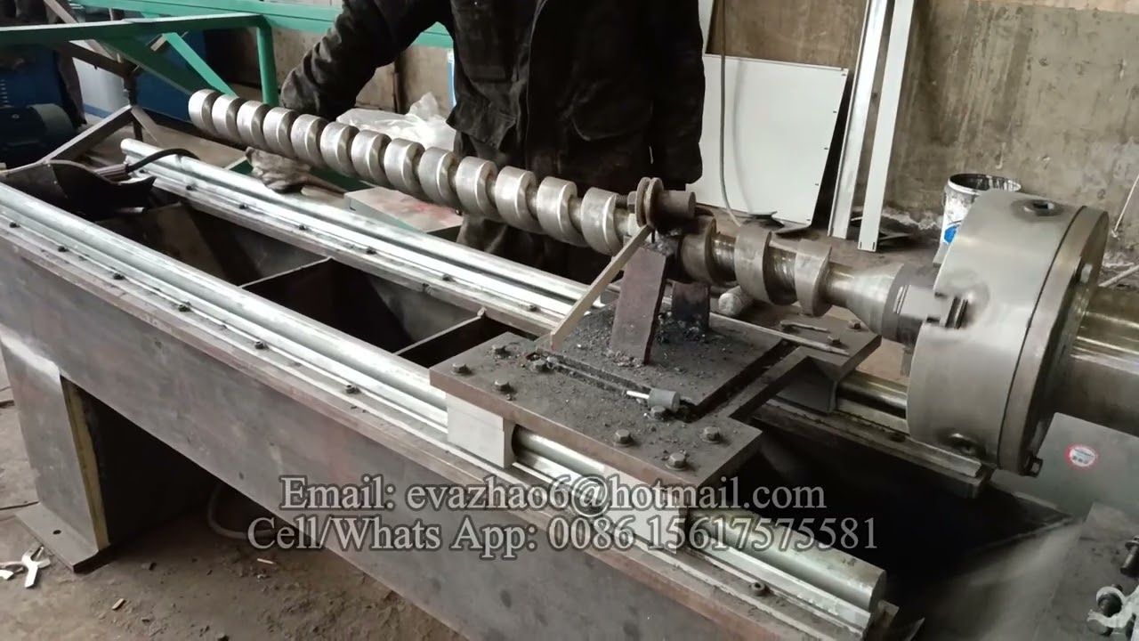 Continuous Spiral Flight Lathe Type Forming Machine with thicknes 5mm and width 20mm, SS Steel