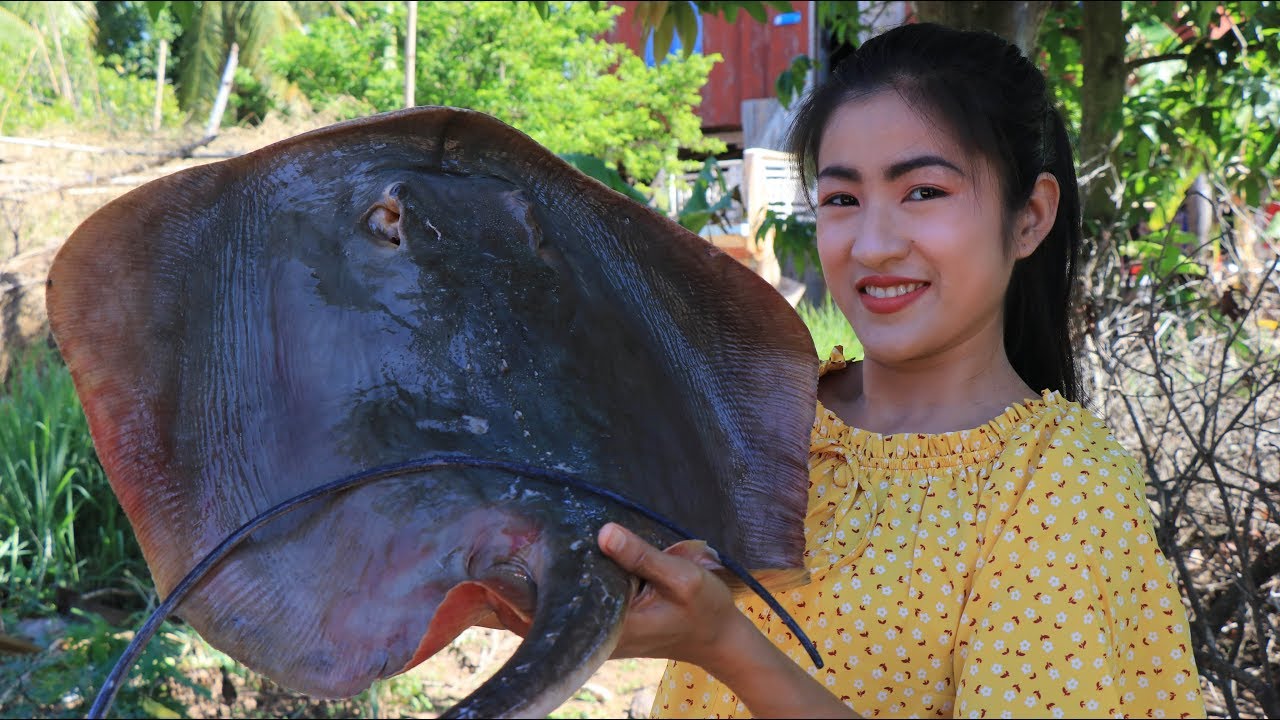 Yummy spicy stingray recipe cooking by countryside life TV.
