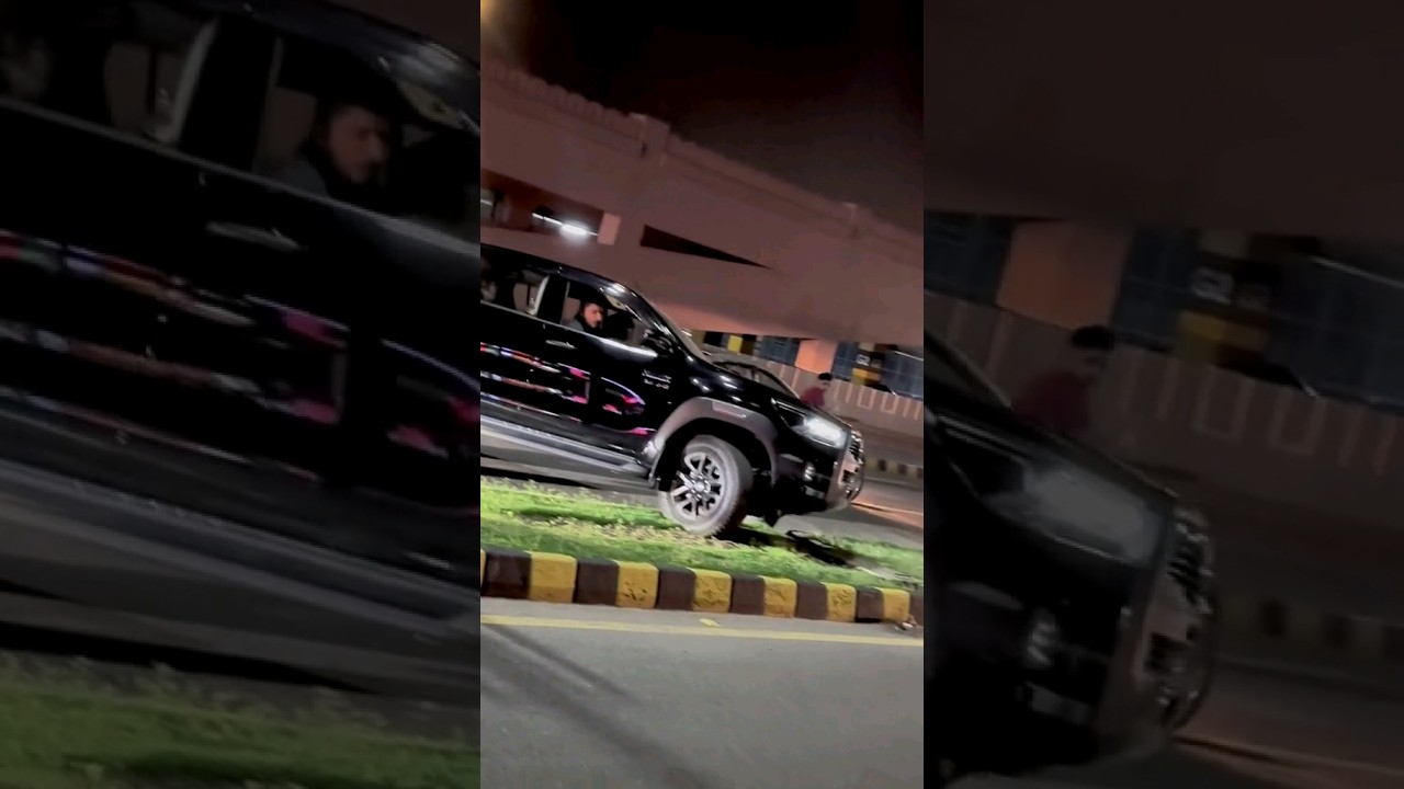 Toyota Hilux Revo Rocco crossing Divider | wheelersofpakistan 🇵🇰