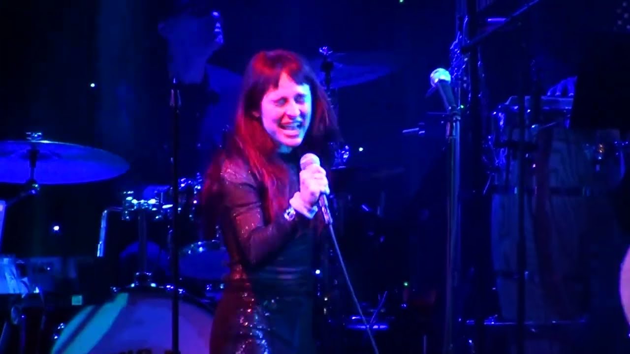 Sophia Anne Caruso - Rock 'n' Roll Suicide (David Bowie cover, live) @ The Cutting Room, 1/08/26