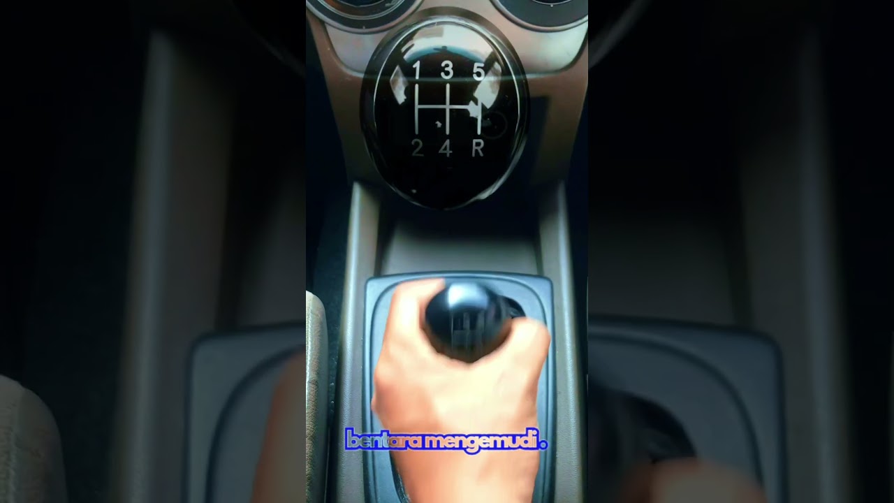 Cara menggeser transmisi pada mobil manual. #mobilmanual #transmisimobil  #manualcar #tipsandtricks