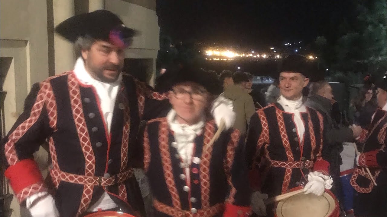 TAMBORRADA 2025 , 2/ 3 Videos . varias Agrupaciones por el Casco Viejo y ciudad