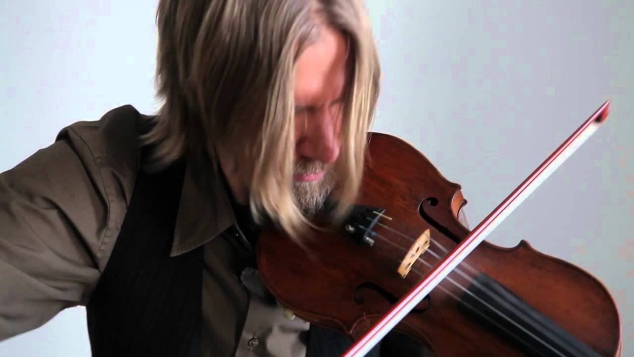 Tuomas Rounakari plays violin with another random tuning.