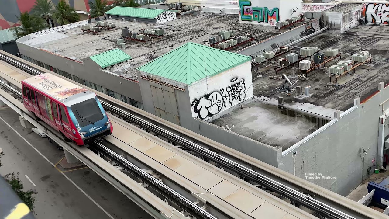 The Metromover in Miami, Florida 2021 (4K-60p)