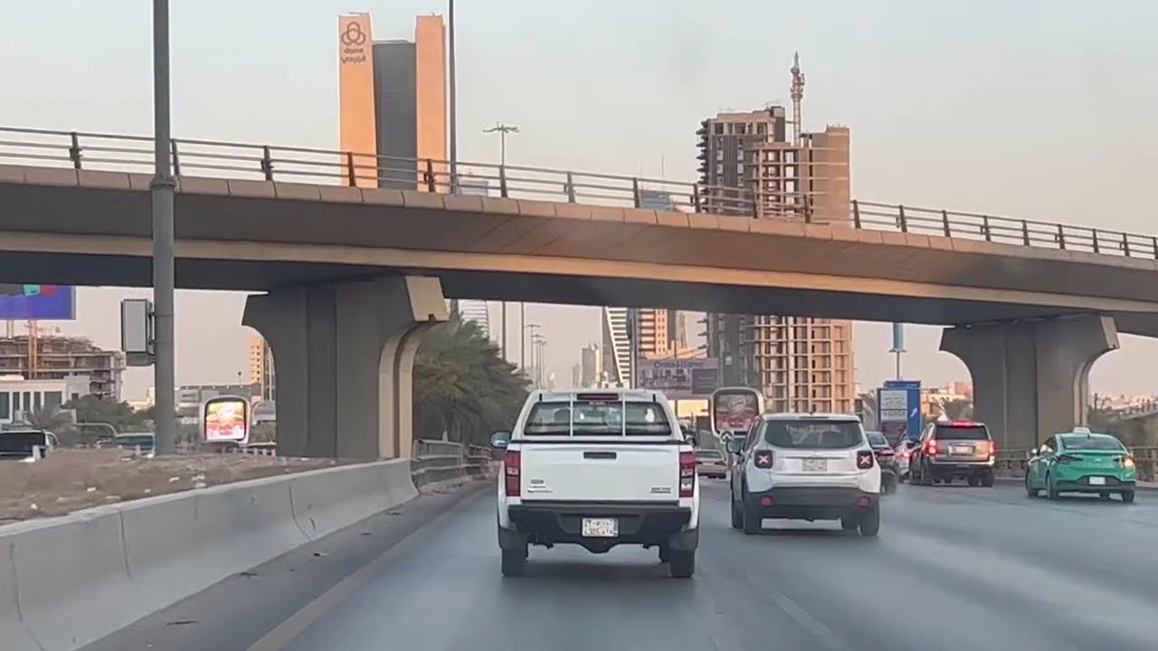 الرياض طريق الملك فهد من الشمال الى الجنوب