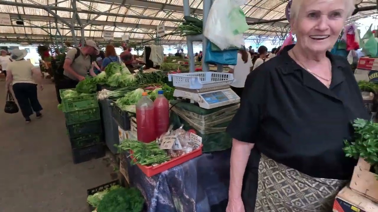 OCONASA CU PAPAGALU LA PIATA ION MESTER