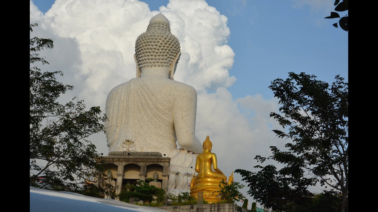 Big Buddha, Thailand auf Phuket mit Elefanten und Affen im November 2025