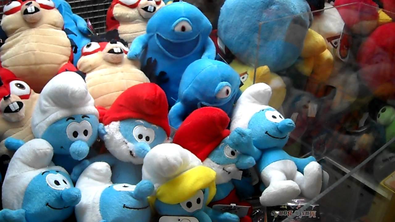 Attack The Claw Machine: Angry Birds and Smurfs
