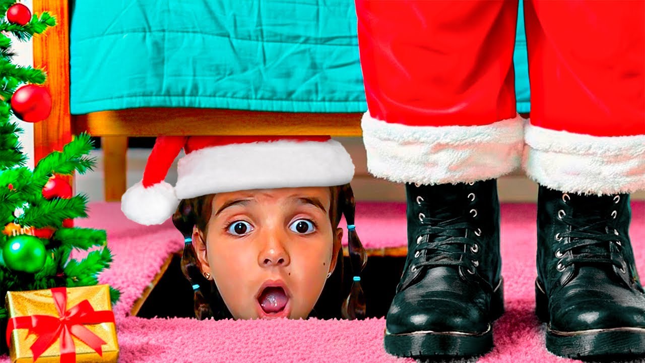 Julinha e Manu em as Espiãs do Papai Noel | Manu and her friends in a Christmas story about Santa🎅🏻 