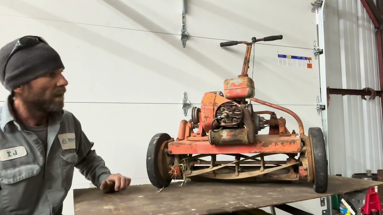 We bring this 1952 Jacobsen Lawn Queen back to life! (Part 1)