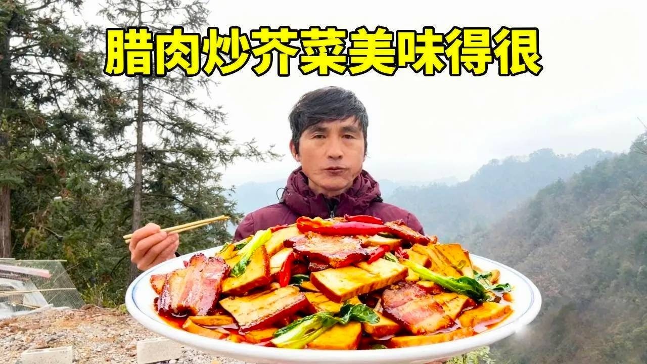 湘西人的饮食很简单，煮一锅野菜，我们也能吃得很开心