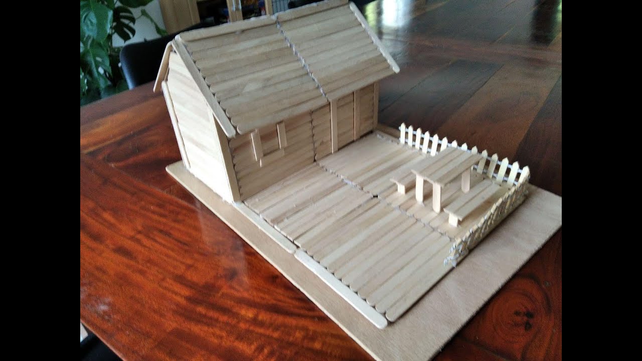Accumulation - maison en bâtonnets de glace