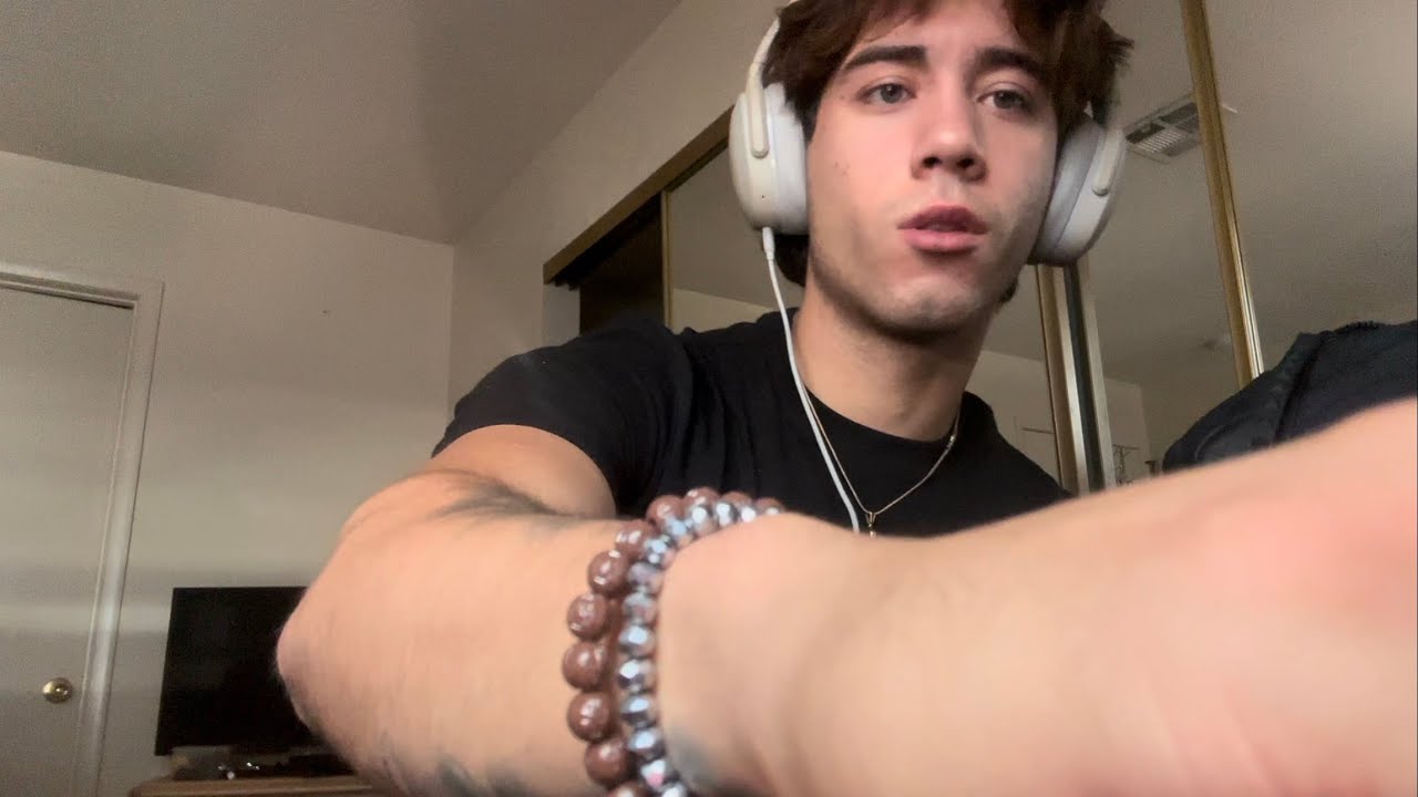 ASMR What’s Inside my Travel Bag