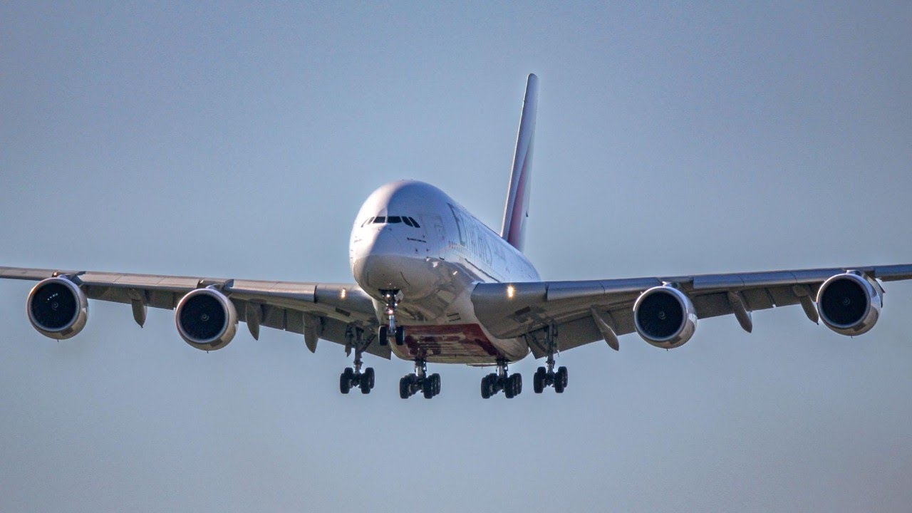 Emirates A380-842 amazing sunny afternoon arrival into Christchurch Int'l Airport!