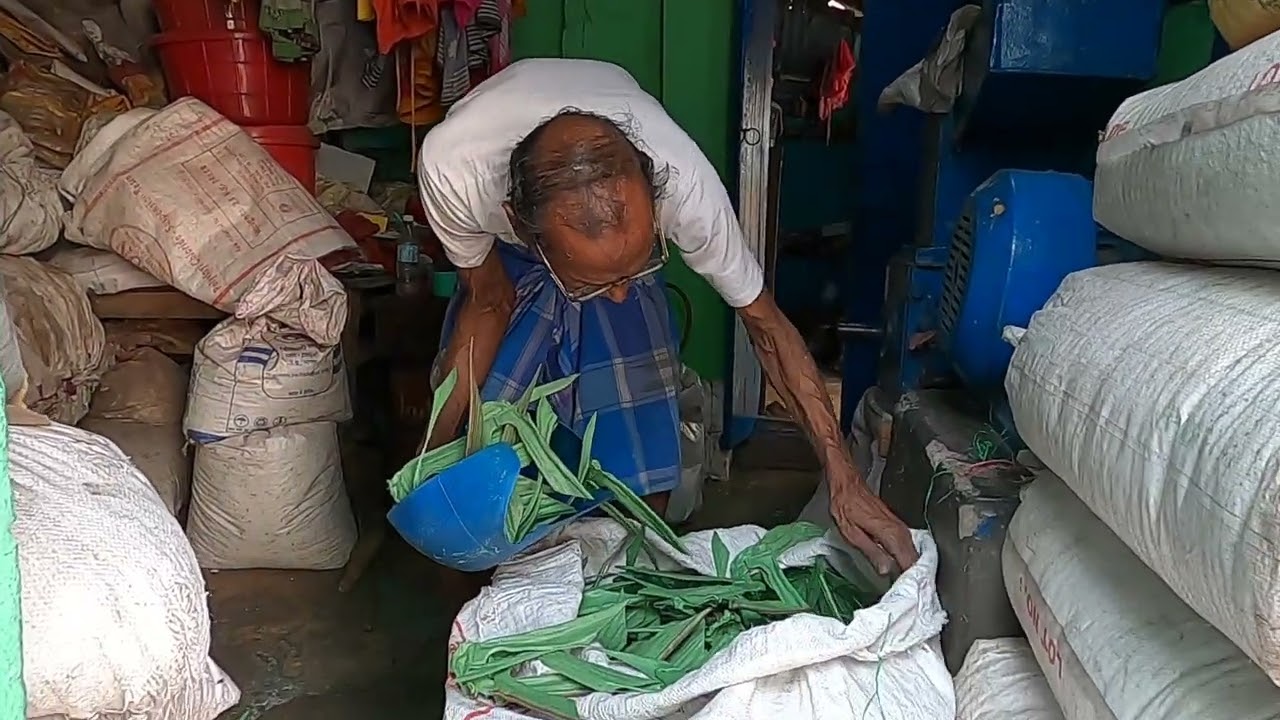 Walking in Kolkata India and discovering a machine shop, Calcutta India, City of Joy, West Bengal