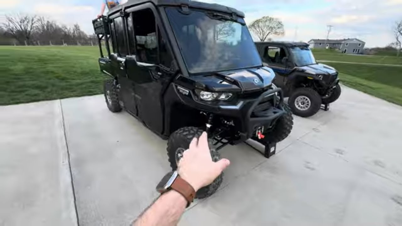 Сравнение Can-Am Defender Limited 2024 года и Polaris Xpedition