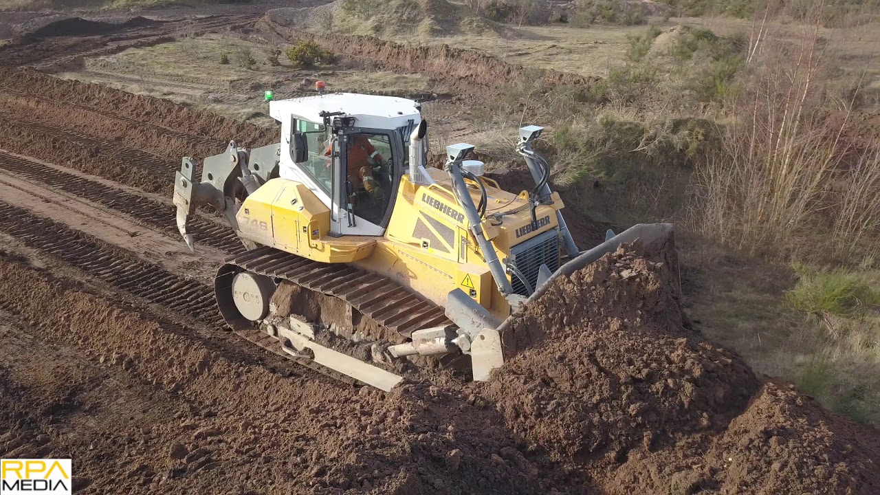 Liebherr PR 746 dozer